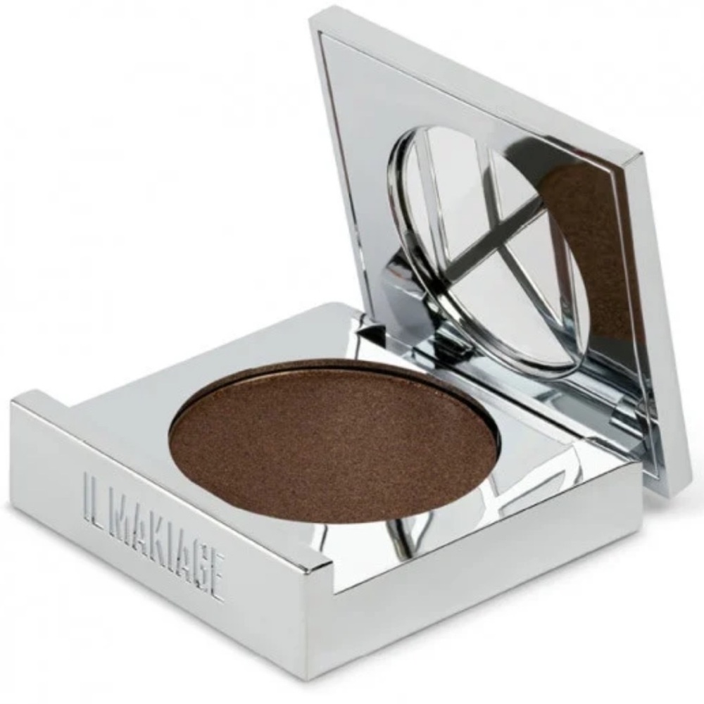 Il Makiage ‘Color Boss’ Eyeshadow
Multi-Dimensional Eye Color in ‘News Flash’